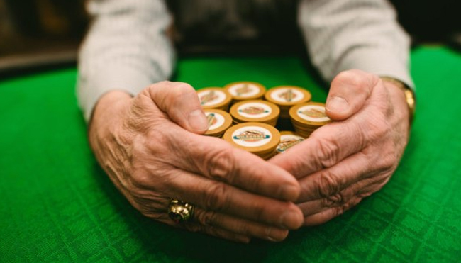 Mencoba Keberuntungan di Meja Casino Populer